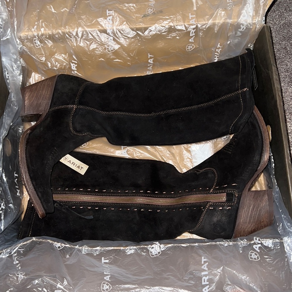 Ariat Cowgirl Boots Black (pending)
